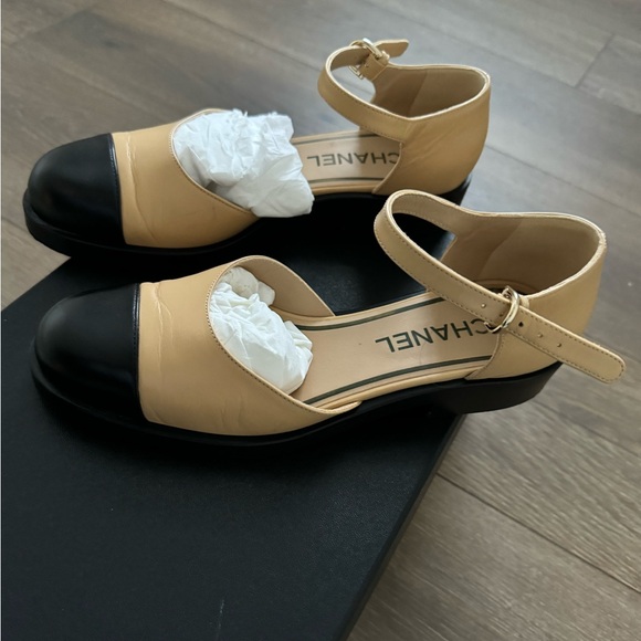 Chanel Mary Jane shoes - Picture 2 of 6